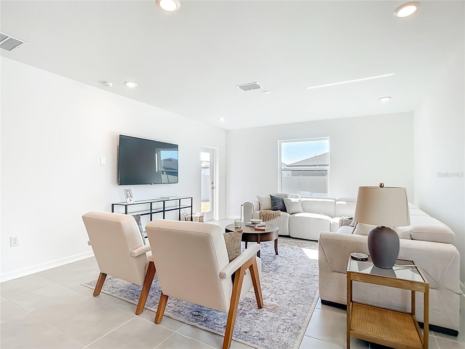 Image 4 of 21 For 16863 Fiesta Drive