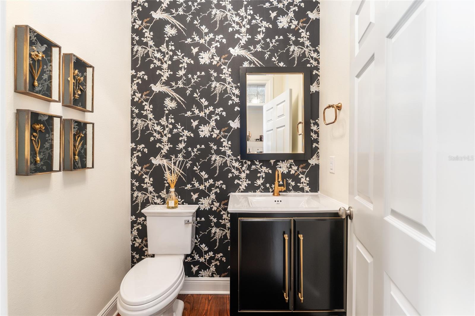 Image 27 of 70 For 33 Lake Wood Circle