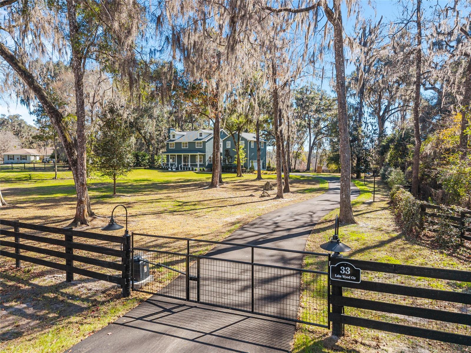 Image 3 of 70 For 33 Lake Wood Circle