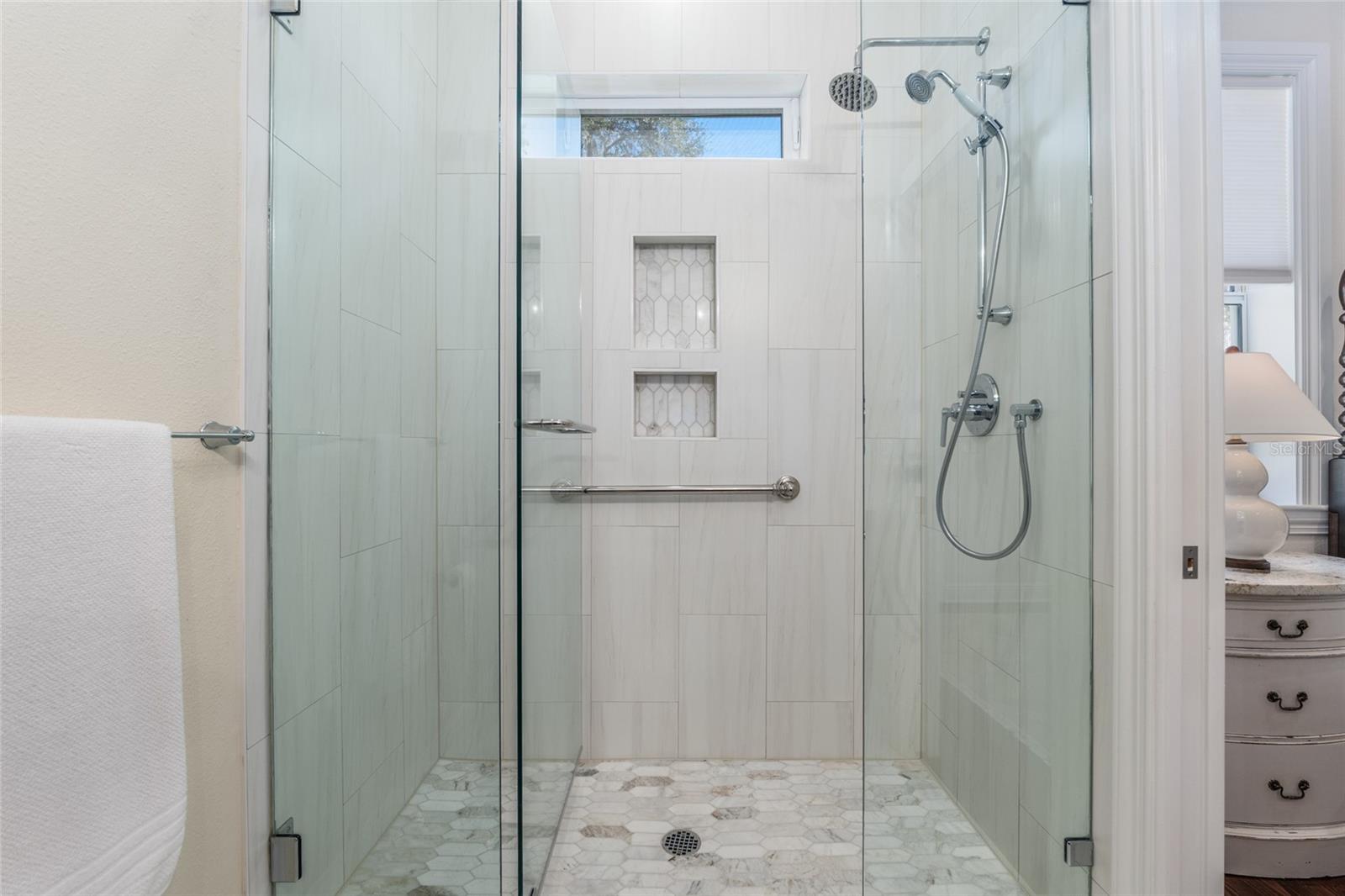 Image 31 of 70 For 33 Lake Wood Circle