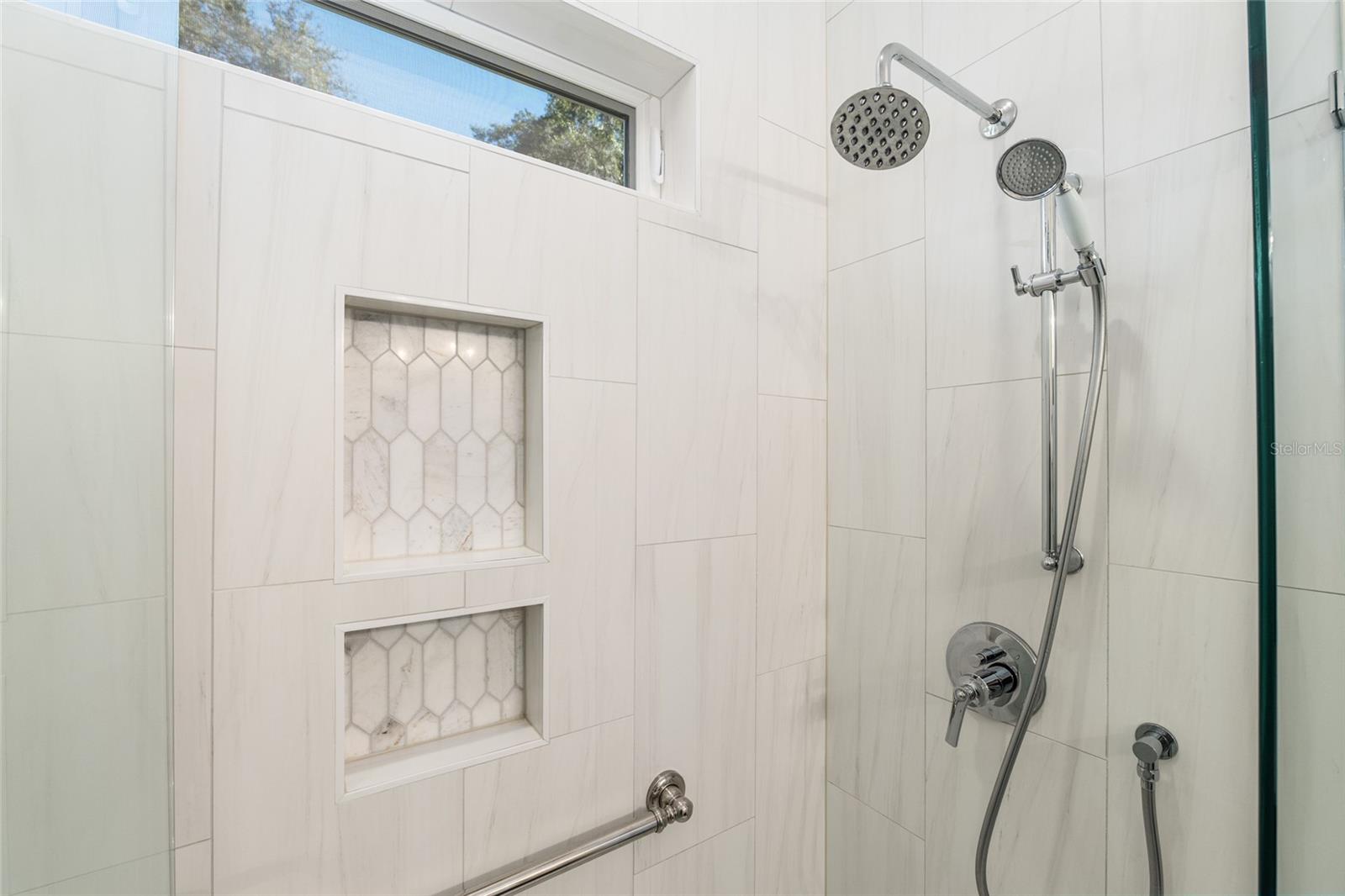 Image 33 of 70 For 33 Lake Wood Circle