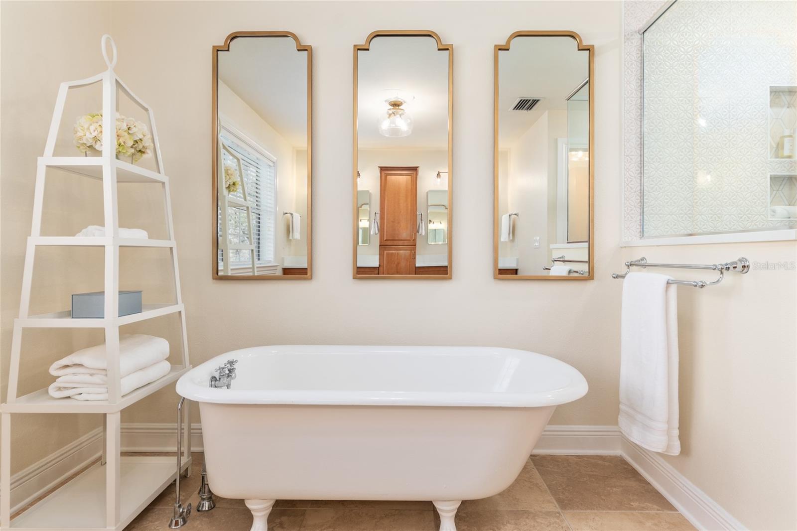 Image 44 of 70 For 33 Lake Wood Circle