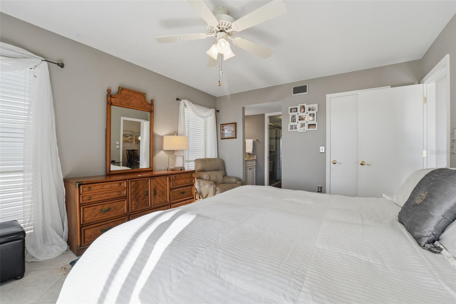 Image 21 of 28 For 437 Cerromar Lane 520