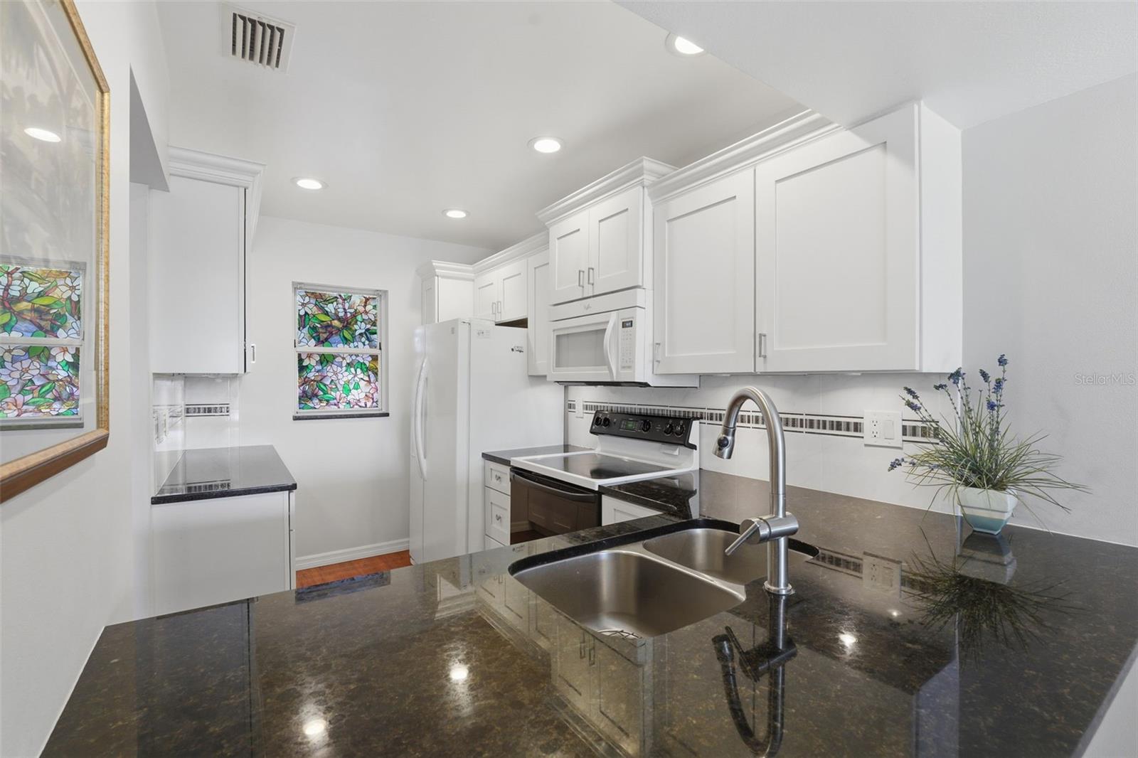 Image 7 of 28 For 437 Cerromar Lane 520