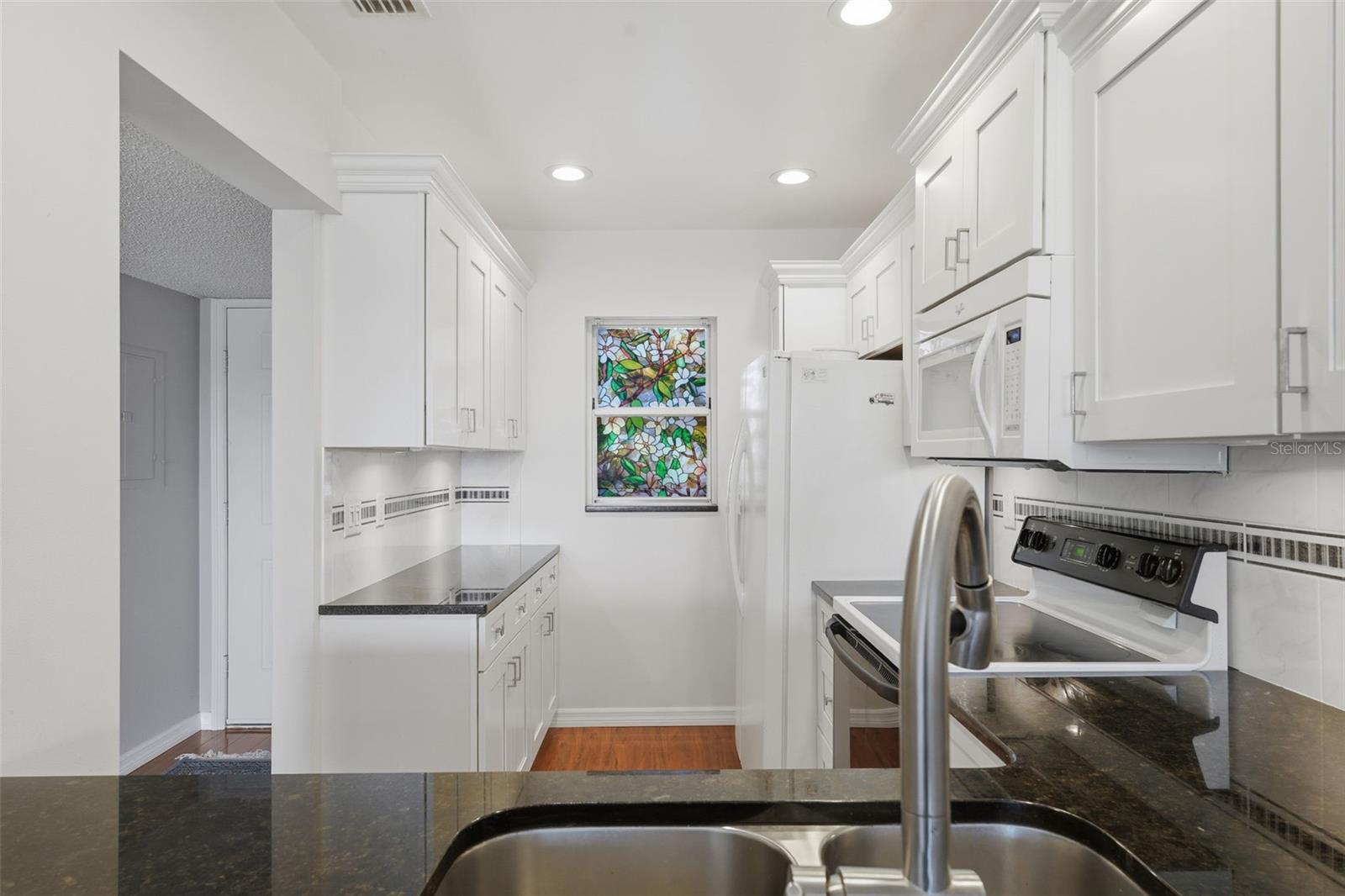 Image 8 of 28 For 437 Cerromar Lane 520