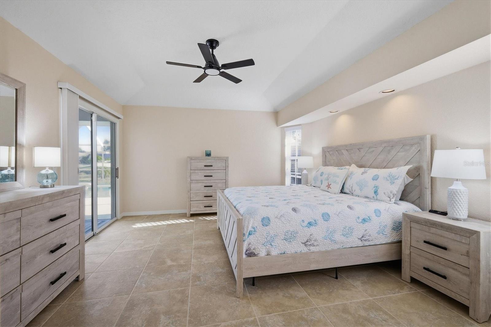 Image 16 of 40 For 1060 Truman Street