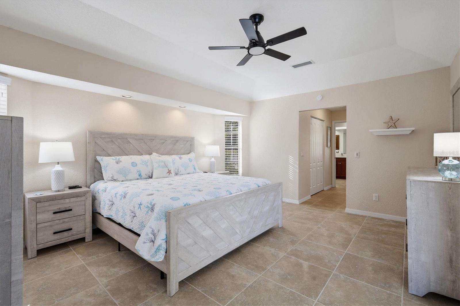 Image 18 of 40 For 1060 Truman Street