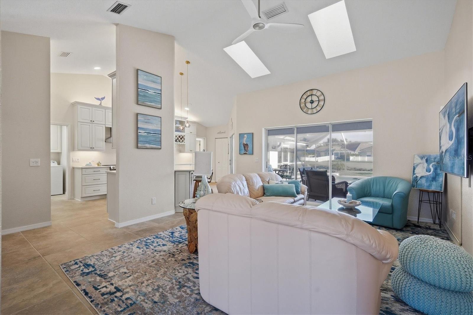 Image 5 of 40 For 1060 Truman Street