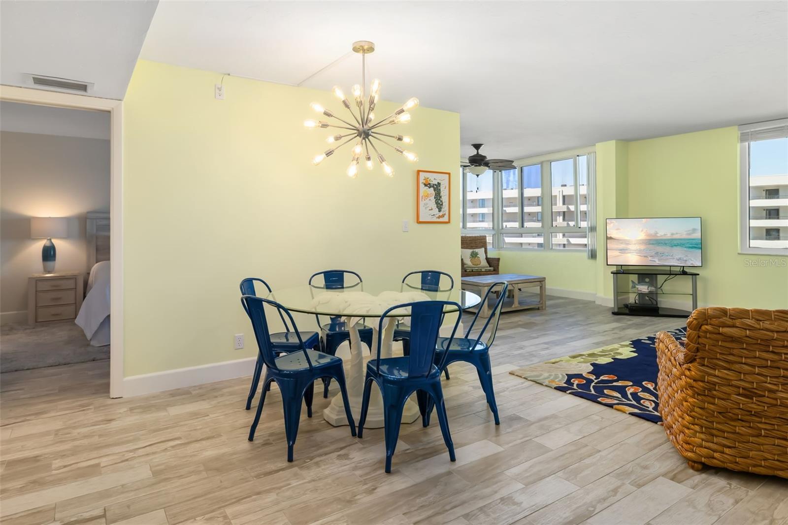 Image 11 of 46 For 5920 Midnight Pass Road 704