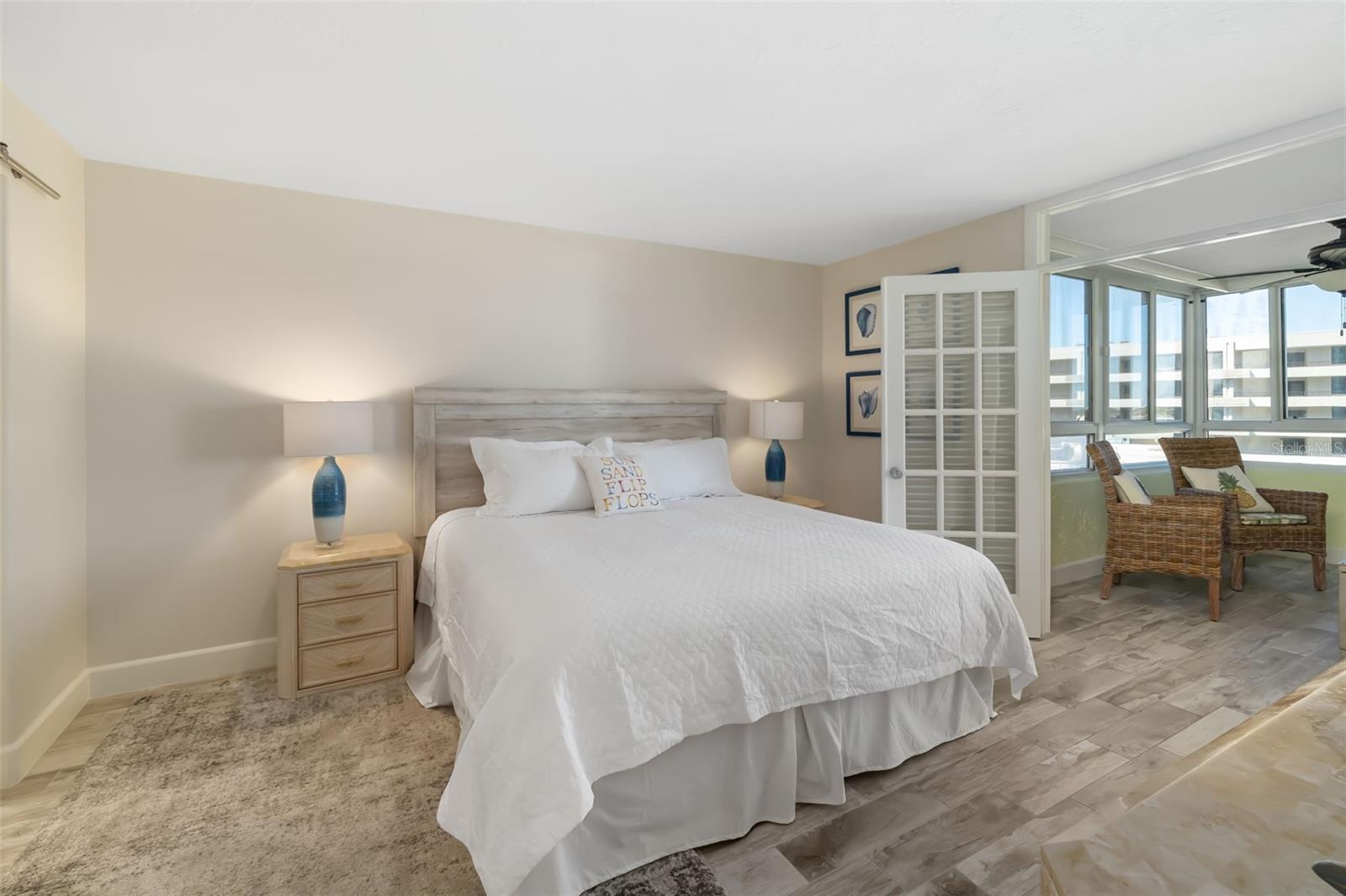 Image 18 of 46 For 5920 Midnight Pass Road 704