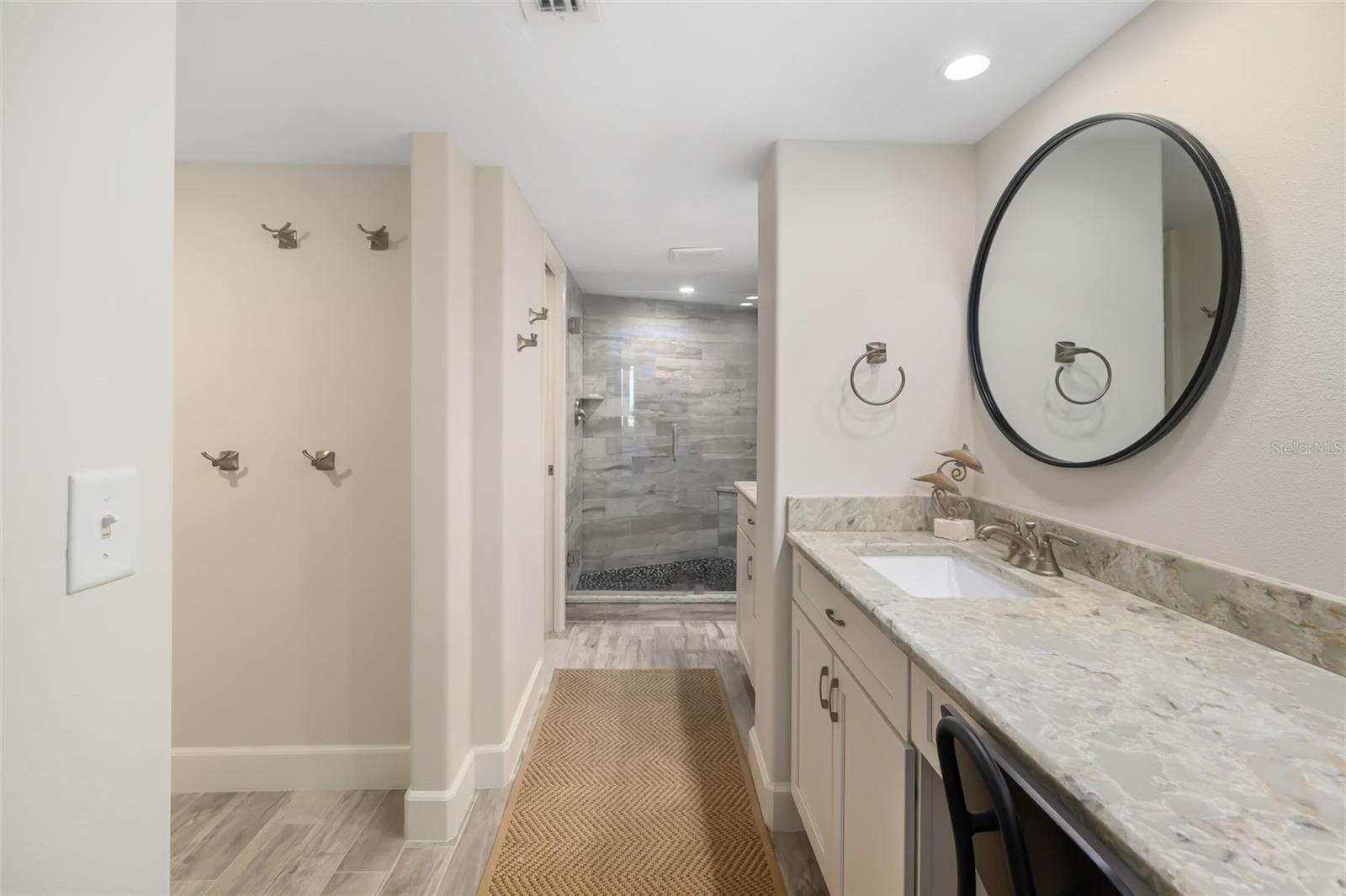 Image 20 of 46 For 5920 Midnight Pass Road 704