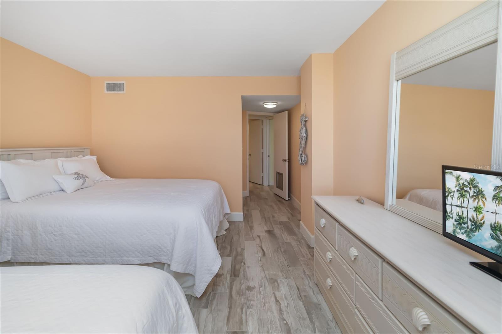 Image 24 of 46 For 5920 Midnight Pass Road 704