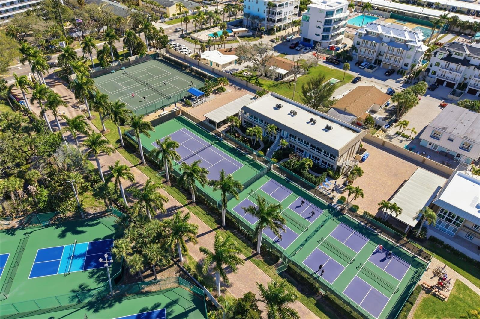 Image 32 of 46 For 5920 Midnight Pass Road 704