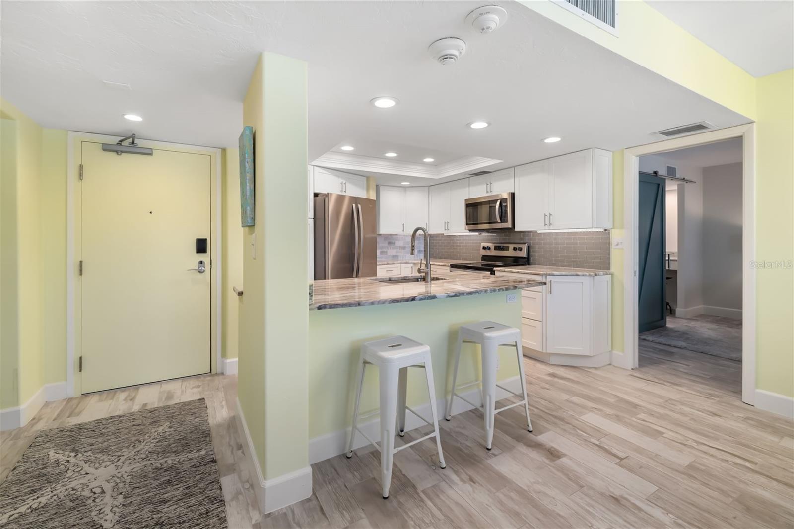 Image 7 of 46 For 5920 Midnight Pass Road 704