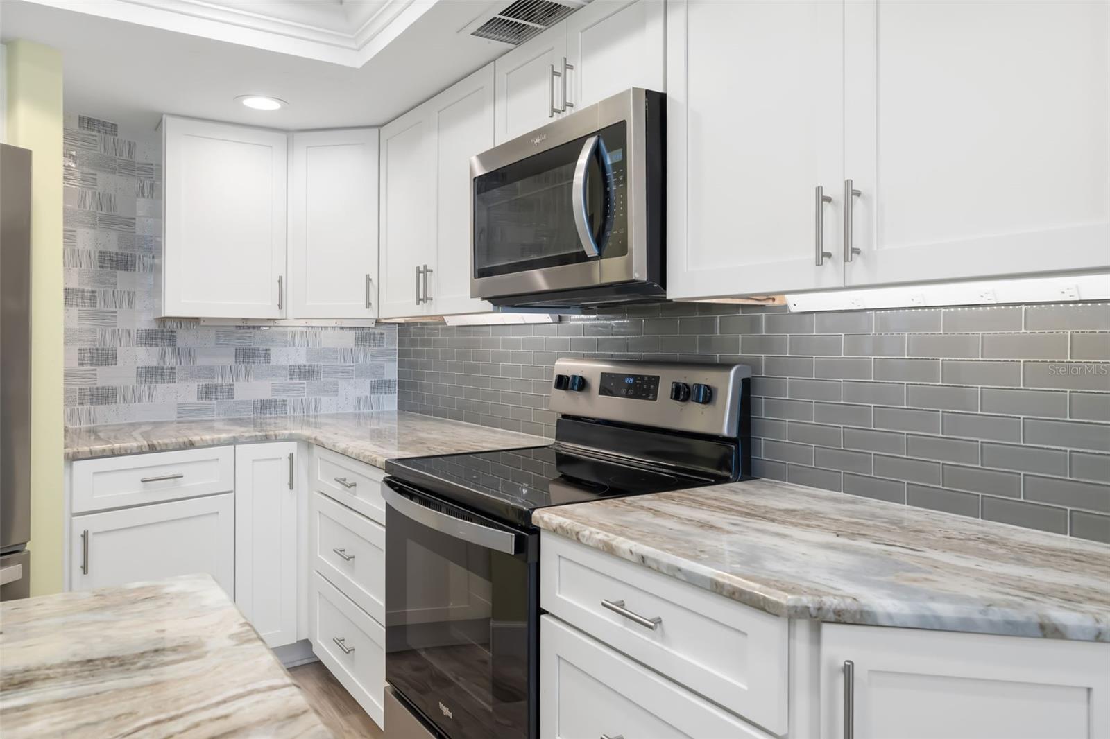 Image 9 of 46 For 5920 Midnight Pass Road 704