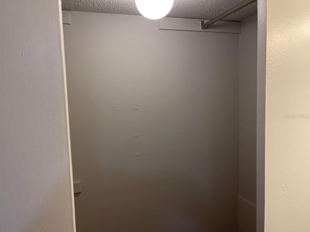 Image 10 of 40 For 2763 Woodgate Lane 111