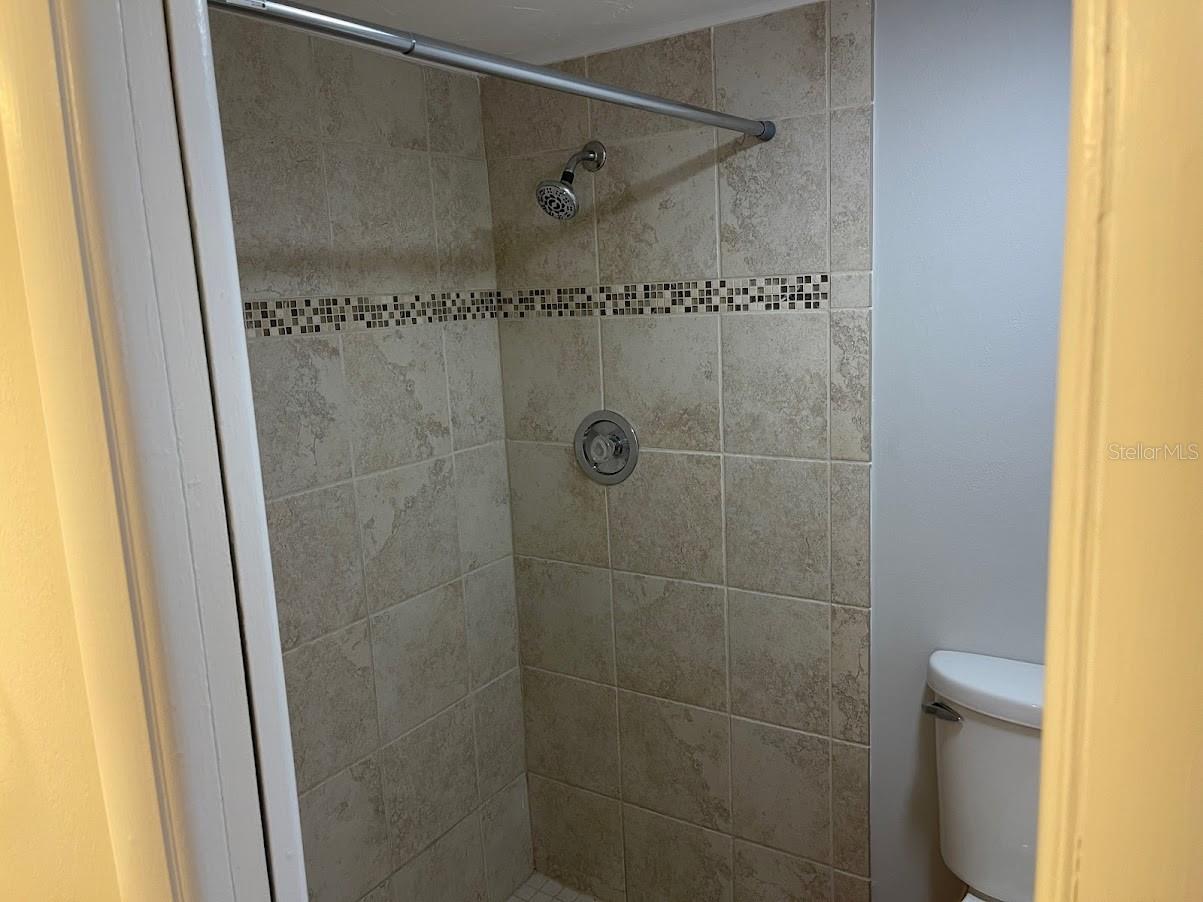 Image 11 of 40 For 2763 Woodgate Lane 111