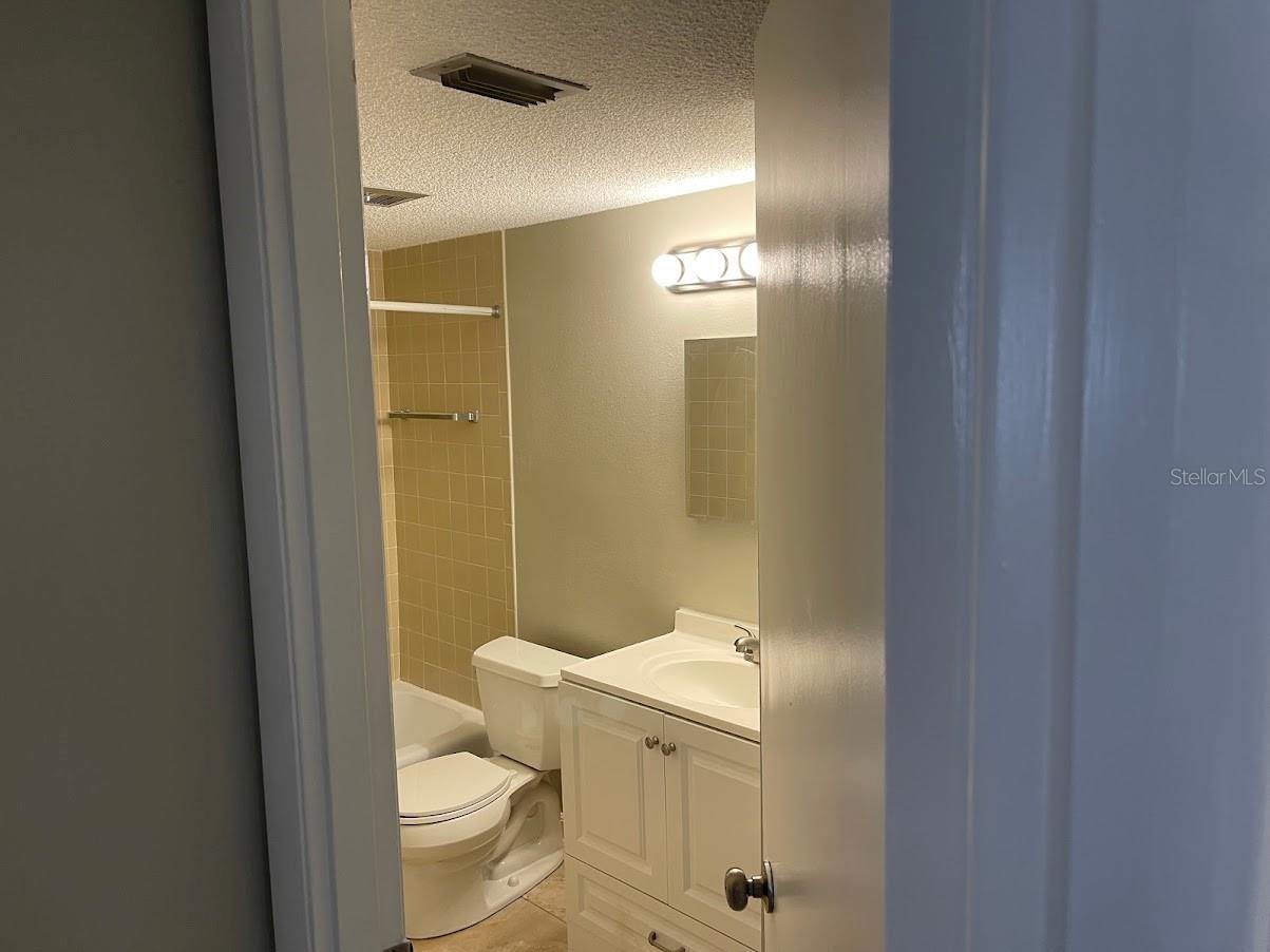 Image 13 of 40 For 2763 Woodgate Lane 111