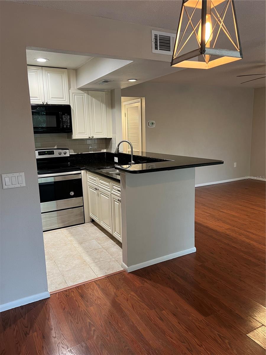 Image 14 of 29 For 4035 School Avenue D6