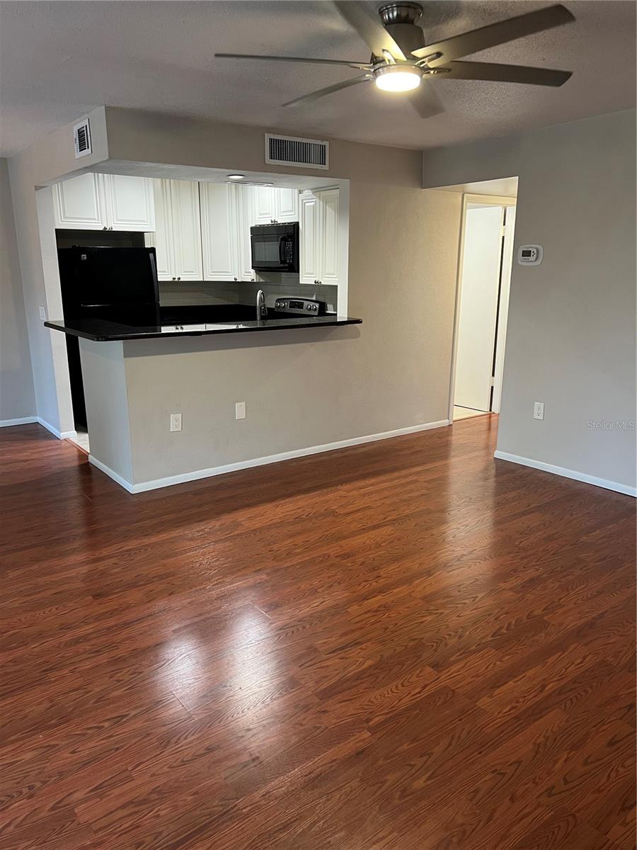 Image 15 of 29 For 4035 School Avenue D6