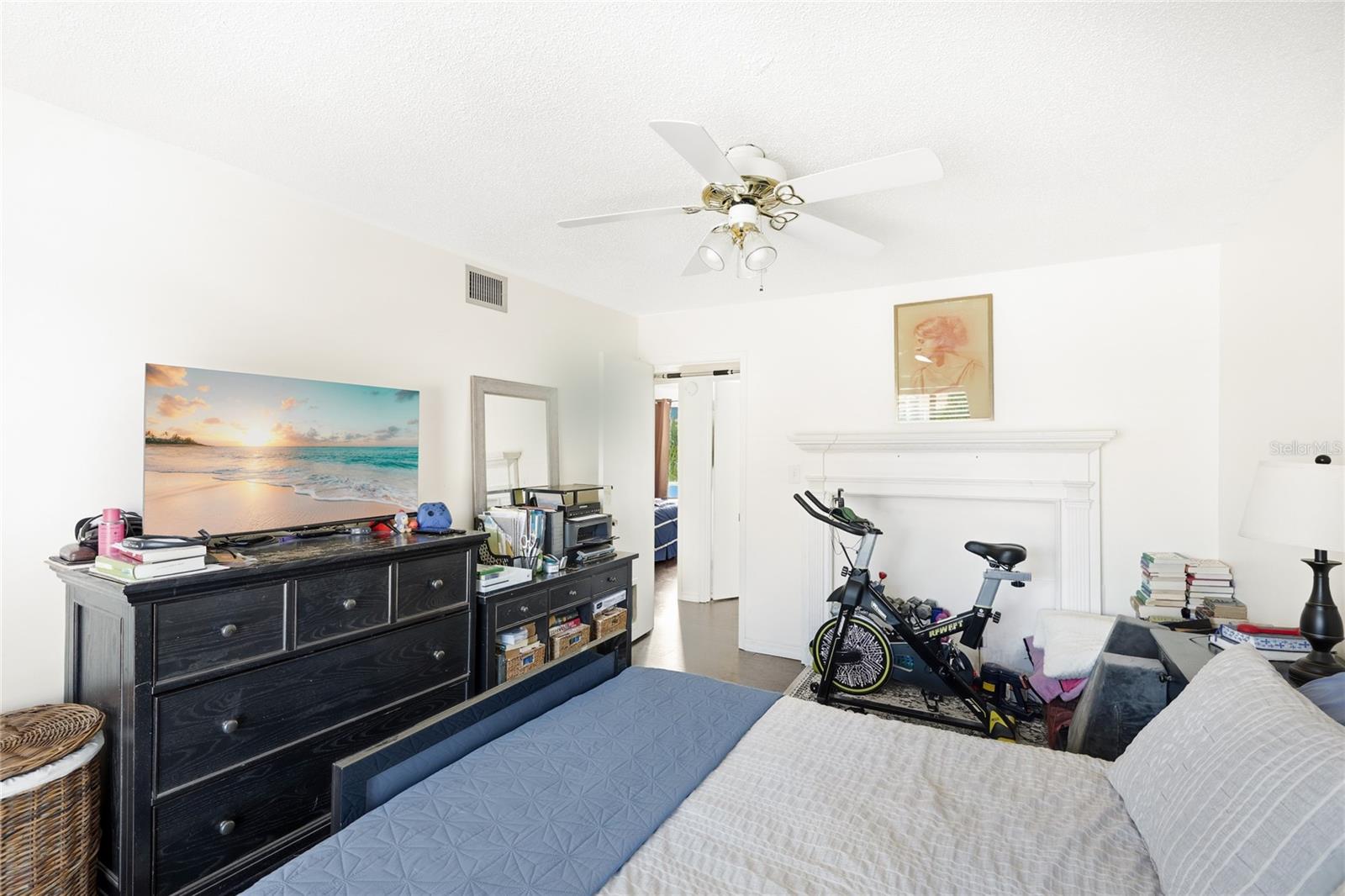 Image 18 of 43 For 4001 Beneva Road 305