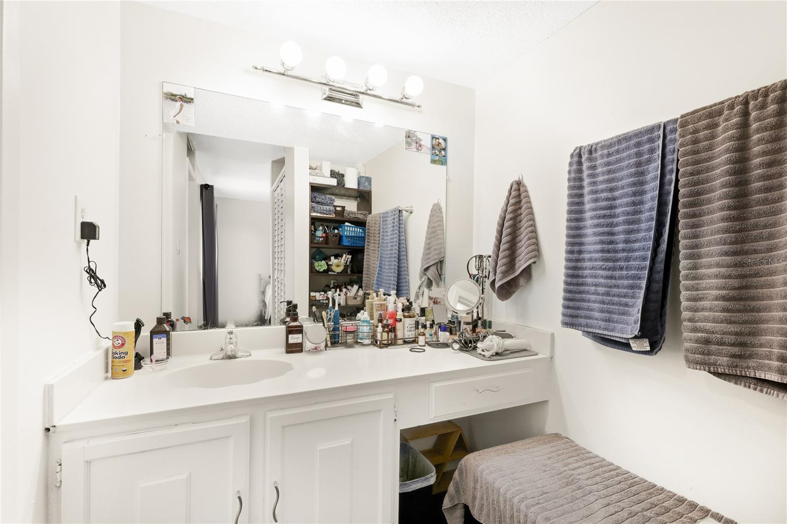 Image 19 of 43 For 4001 Beneva Road 305