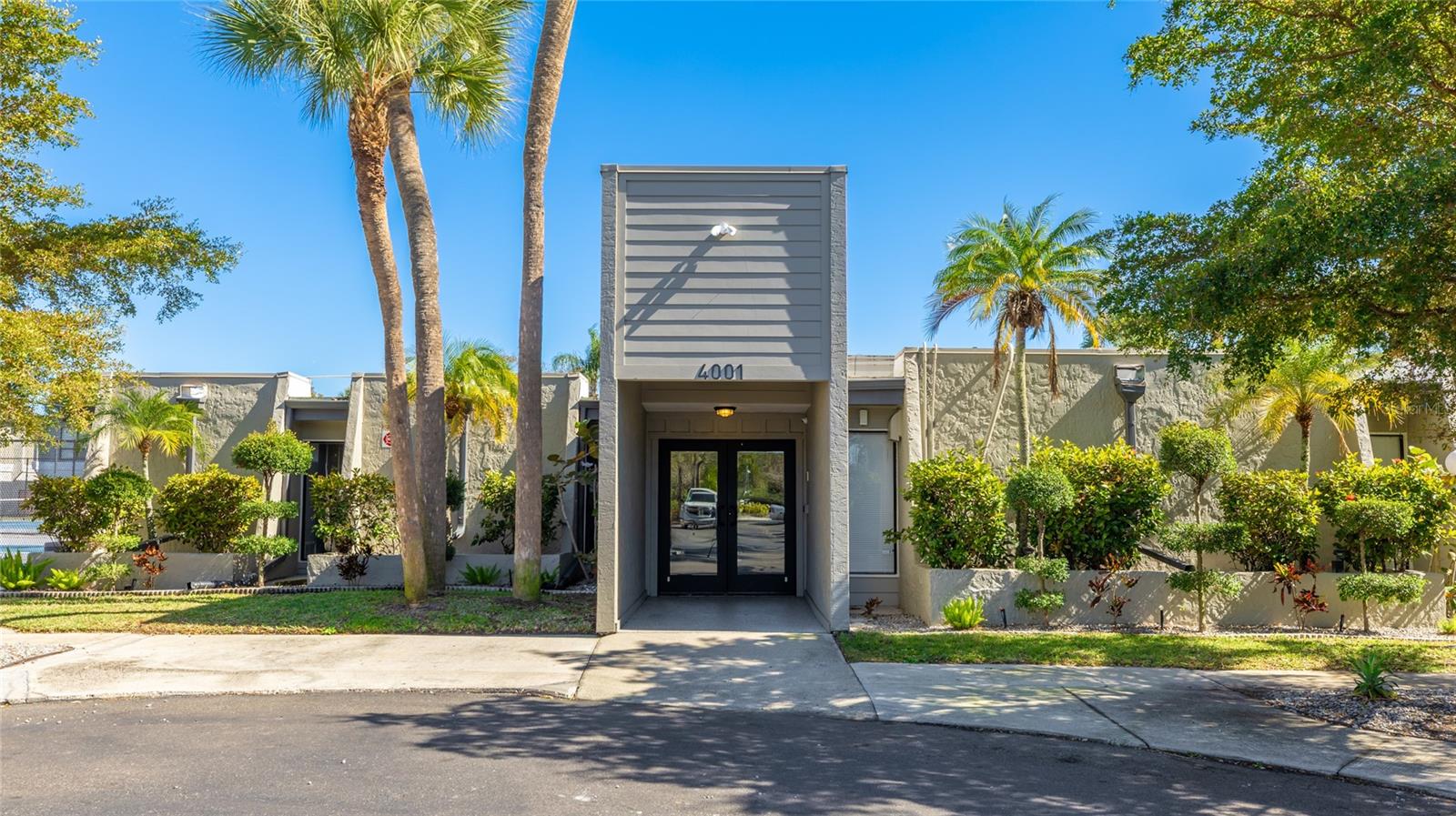 Image 32 of 43 For 4001 Beneva Road 305