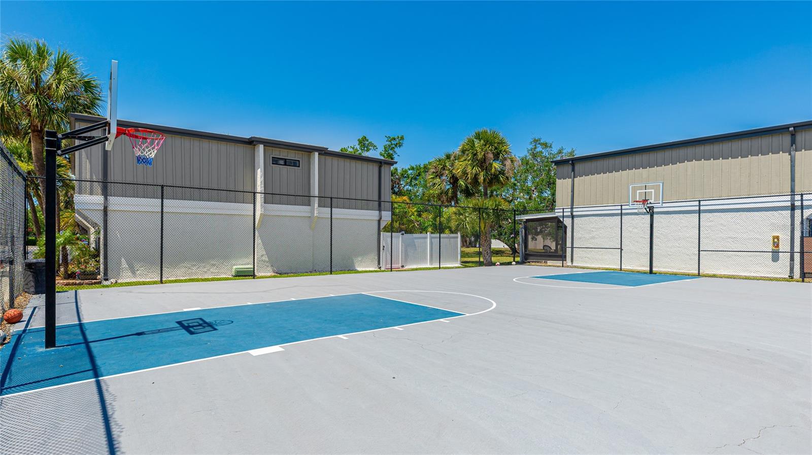 Image 39 of 43 For 4001 Beneva Road 305