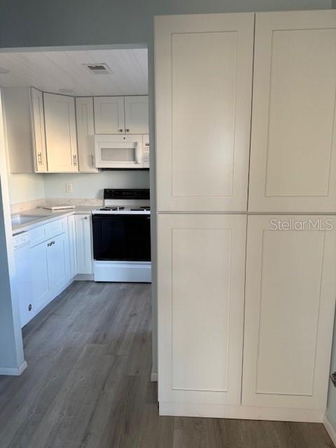 Image 13 of 17 For 431 Airport Avenue E 204