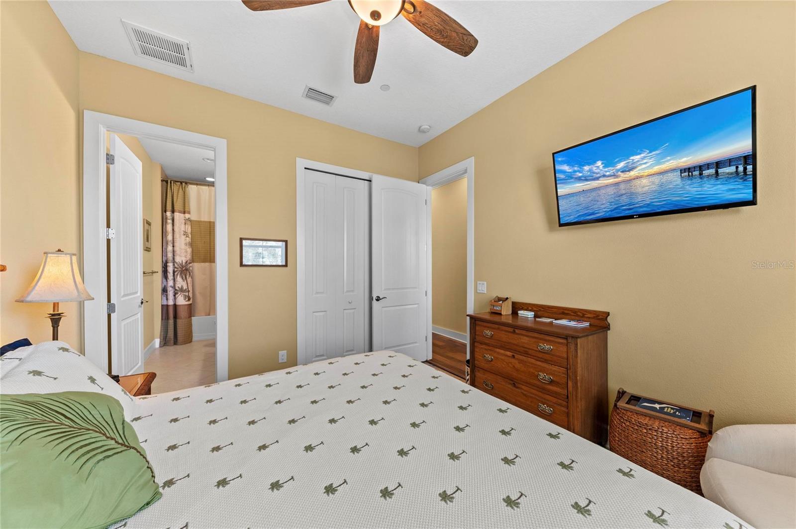 Image 34 of 100 For 267 Sapphire Lake Drive 202