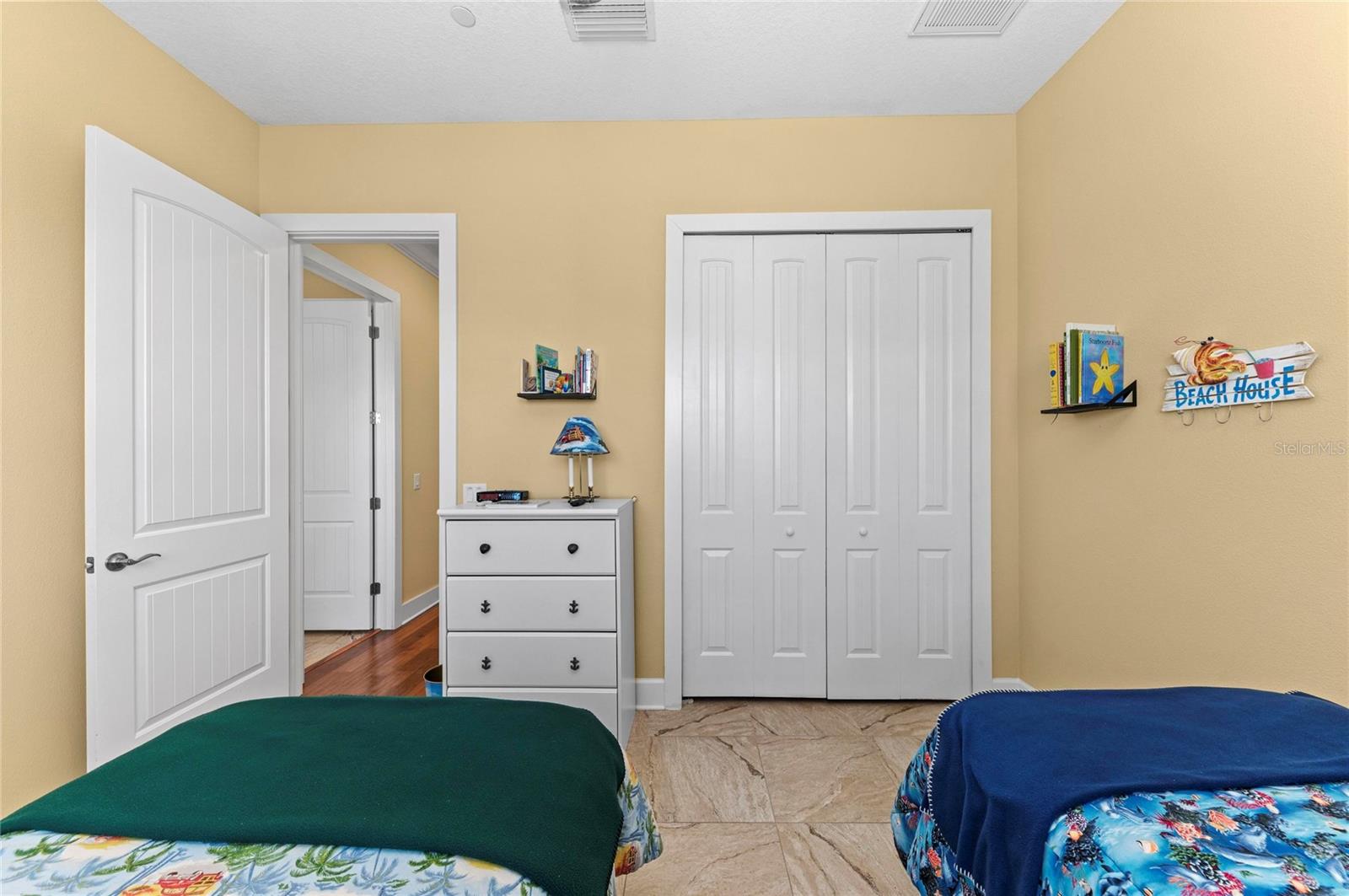 Image 37 of 100 For 267 Sapphire Lake Drive 202