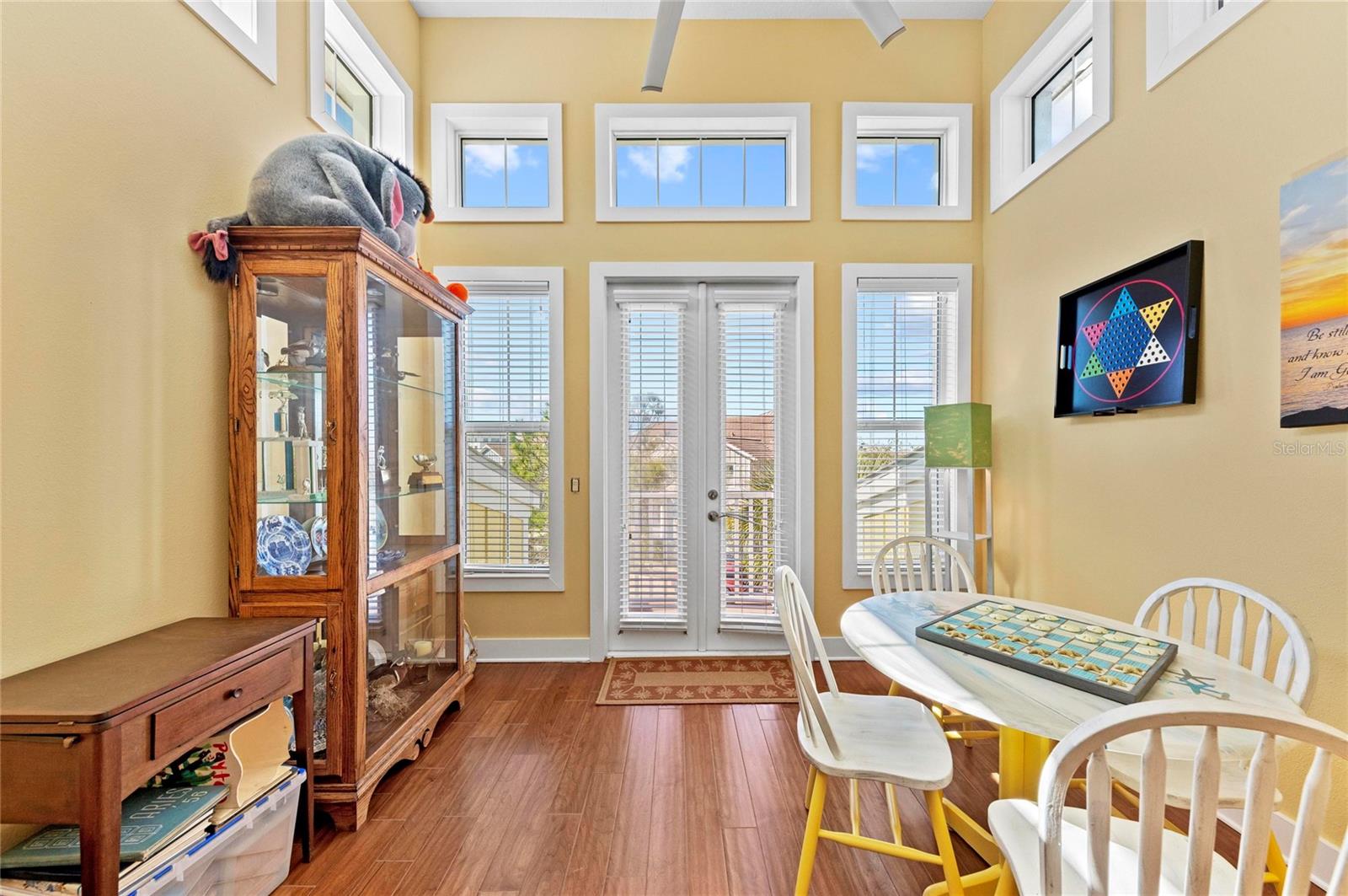 Image 54 of 100 For 267 Sapphire Lake Drive 202