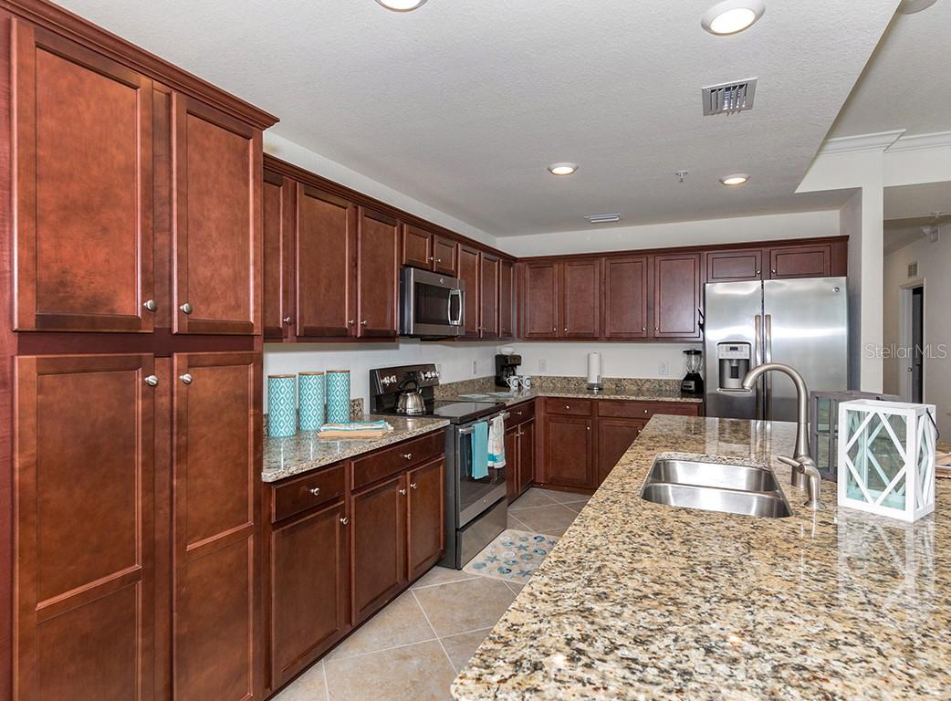 Image 16 of 30 For 16904 Vardon Terrace 202