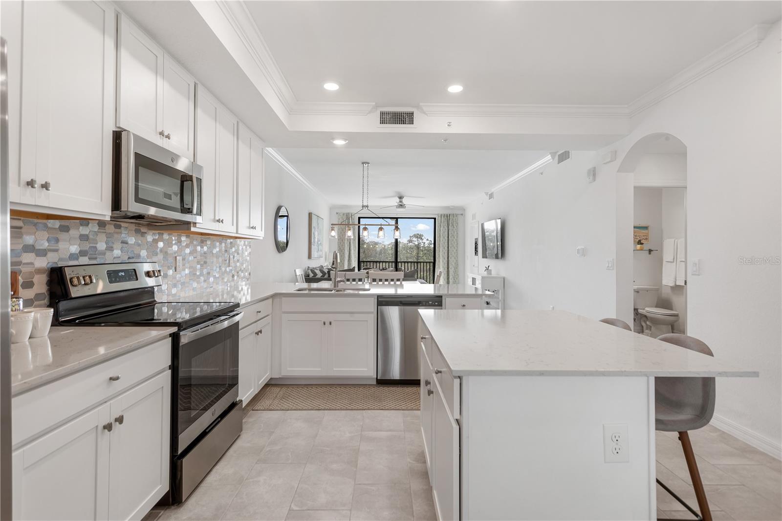 Image 4 of 39 For 18028 Gawthrop Drive 304