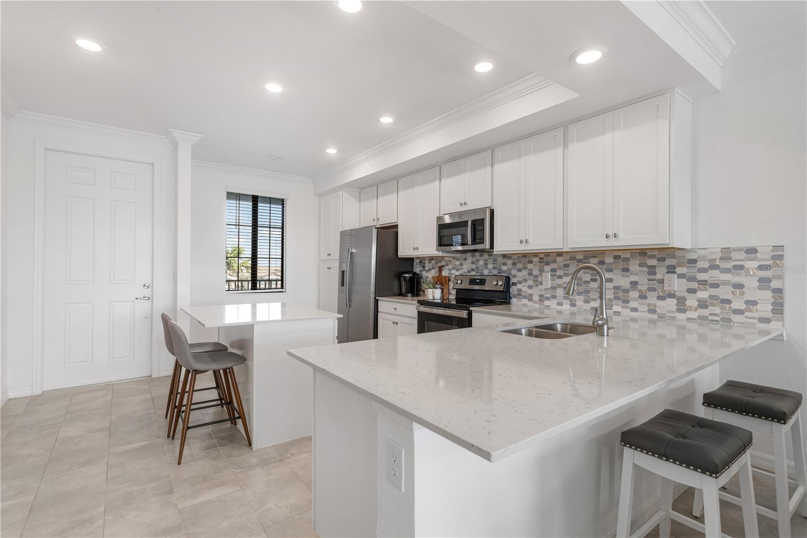 Image 5 of 39 For 18028 Gawthrop Drive 304