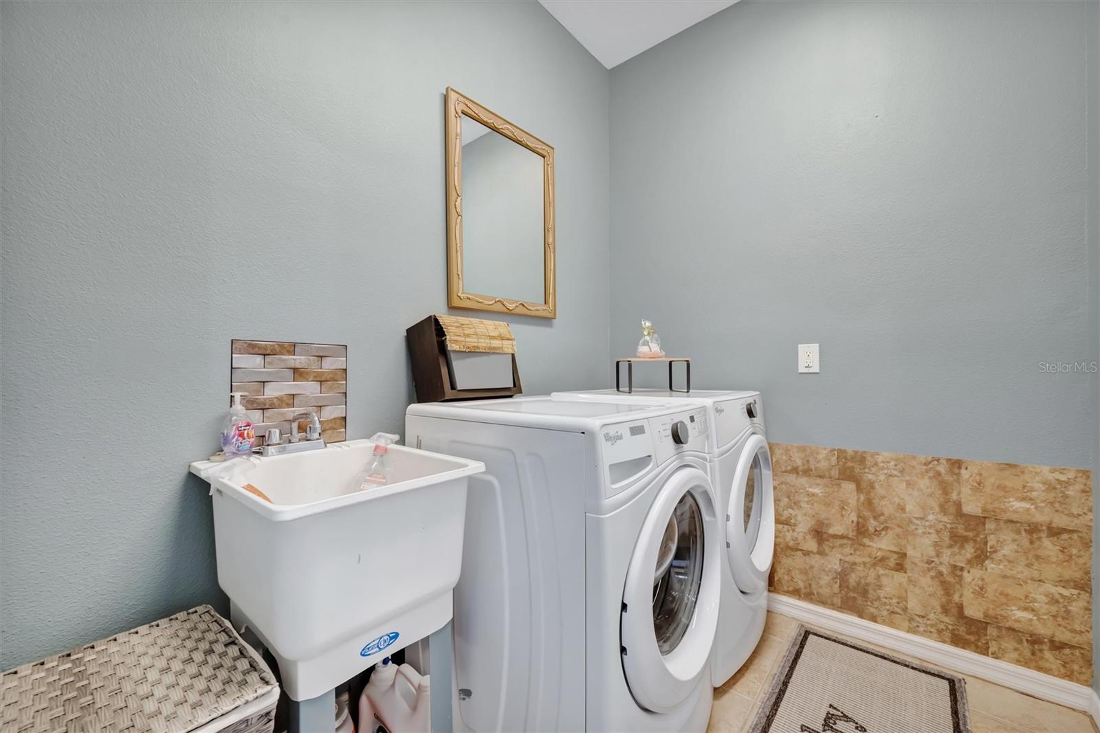 Image 42 of 87 For 1371 Western Pine Circle