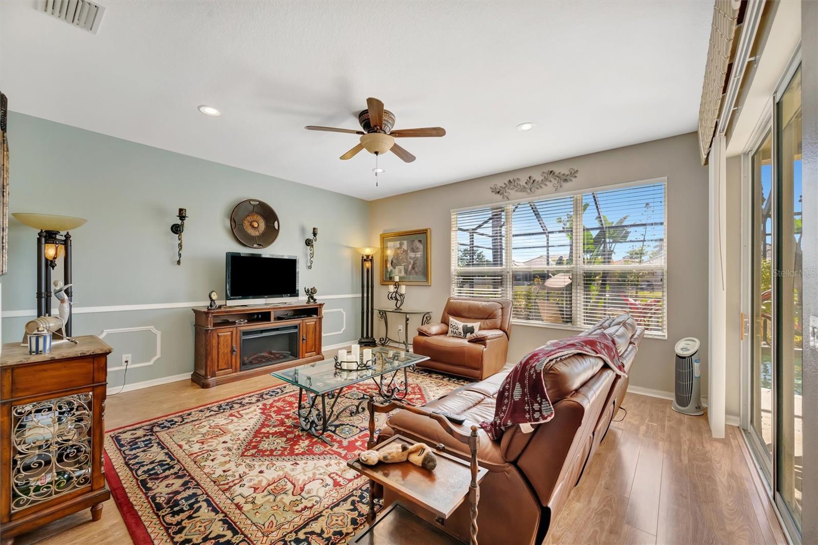 Image 43 of 87 For 1371 Western Pine Circle