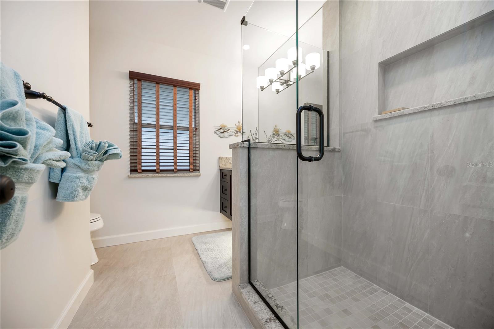 Image 11 of 33 For 7332 Broughton Street