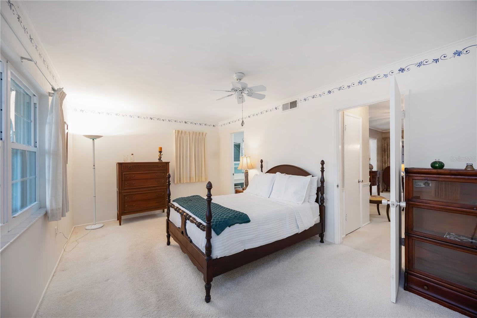 Image 19 of 33 For 7332 Broughton Street