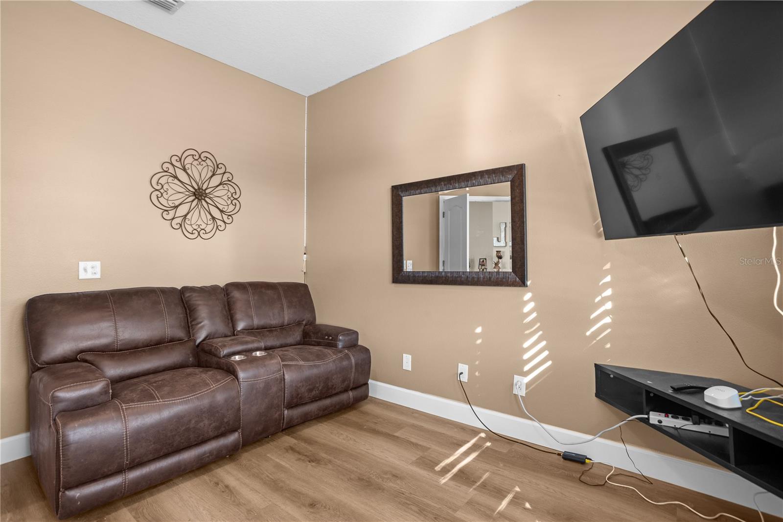 Image 5 of 33 For 1492 Mellon Way