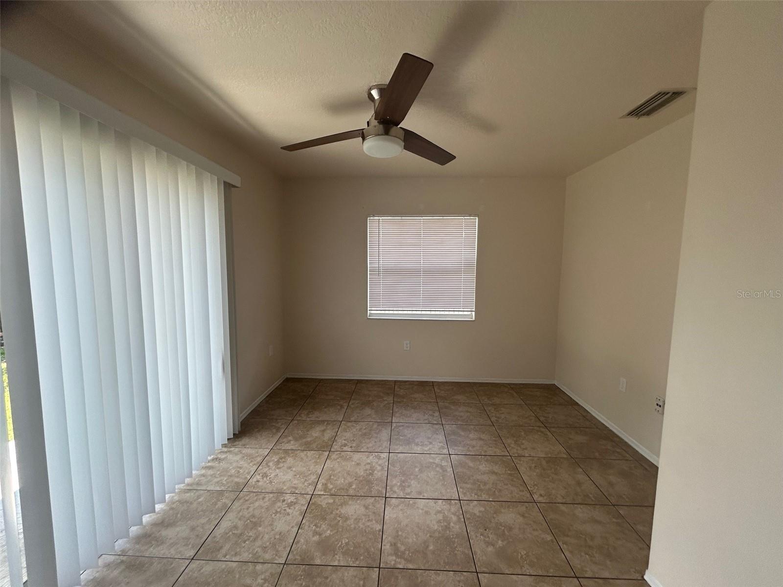 Image 9 of 17 For 1015 61st Avenue Drive E