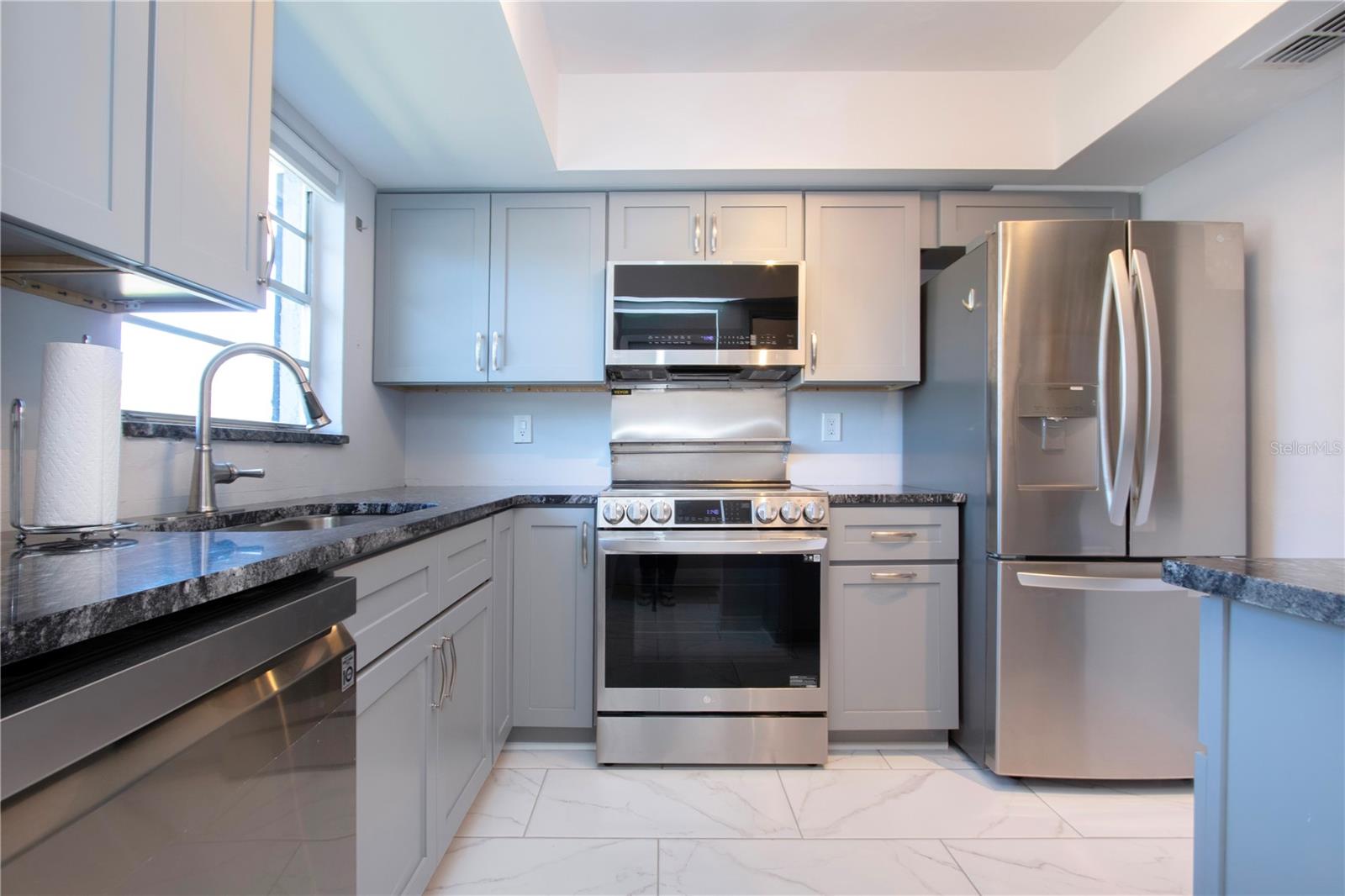 Image 32 of 62 For 2115 9th Avenue W 2a