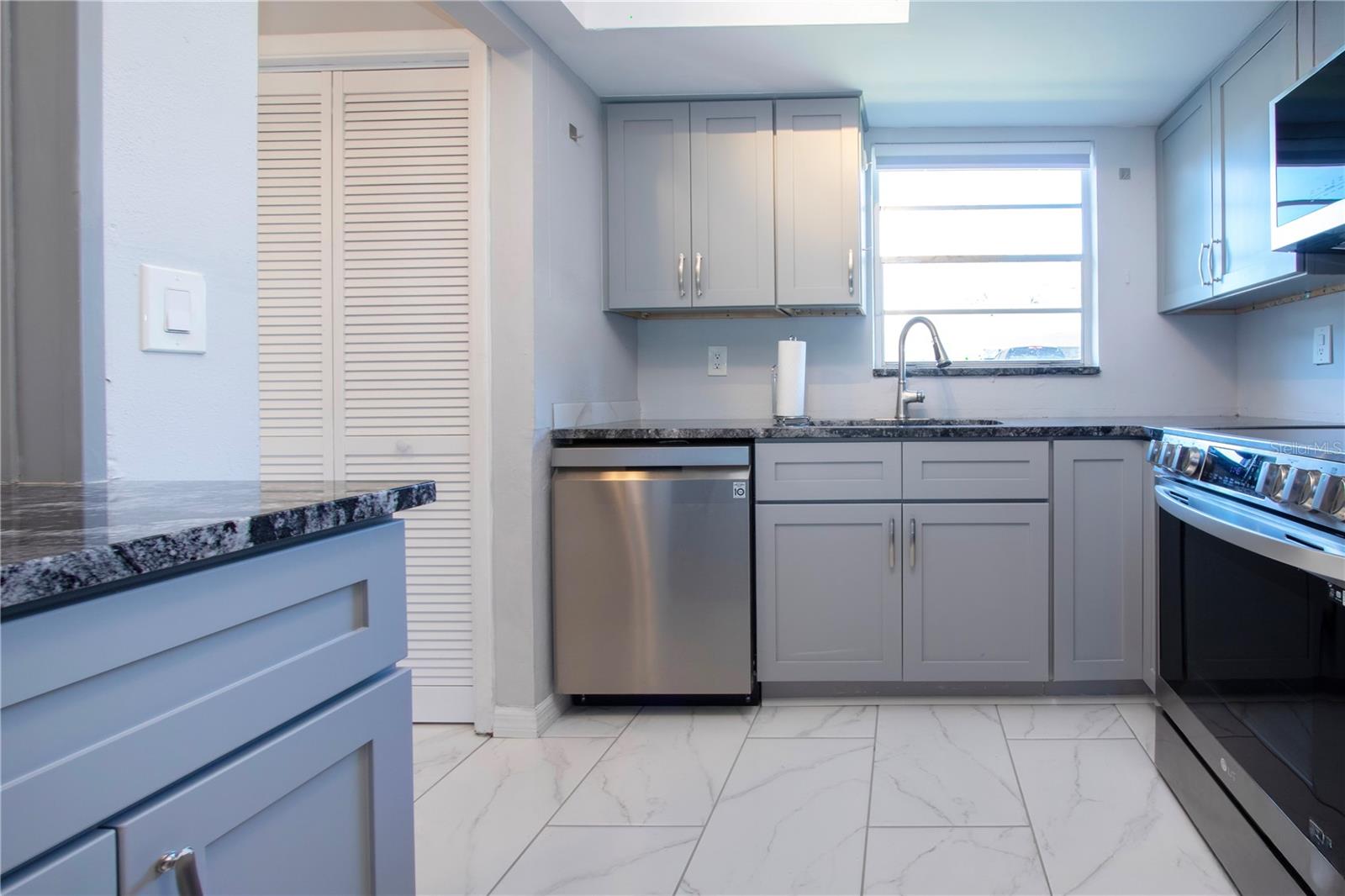 Image 37 of 62 For 2115 9th Avenue W 2a