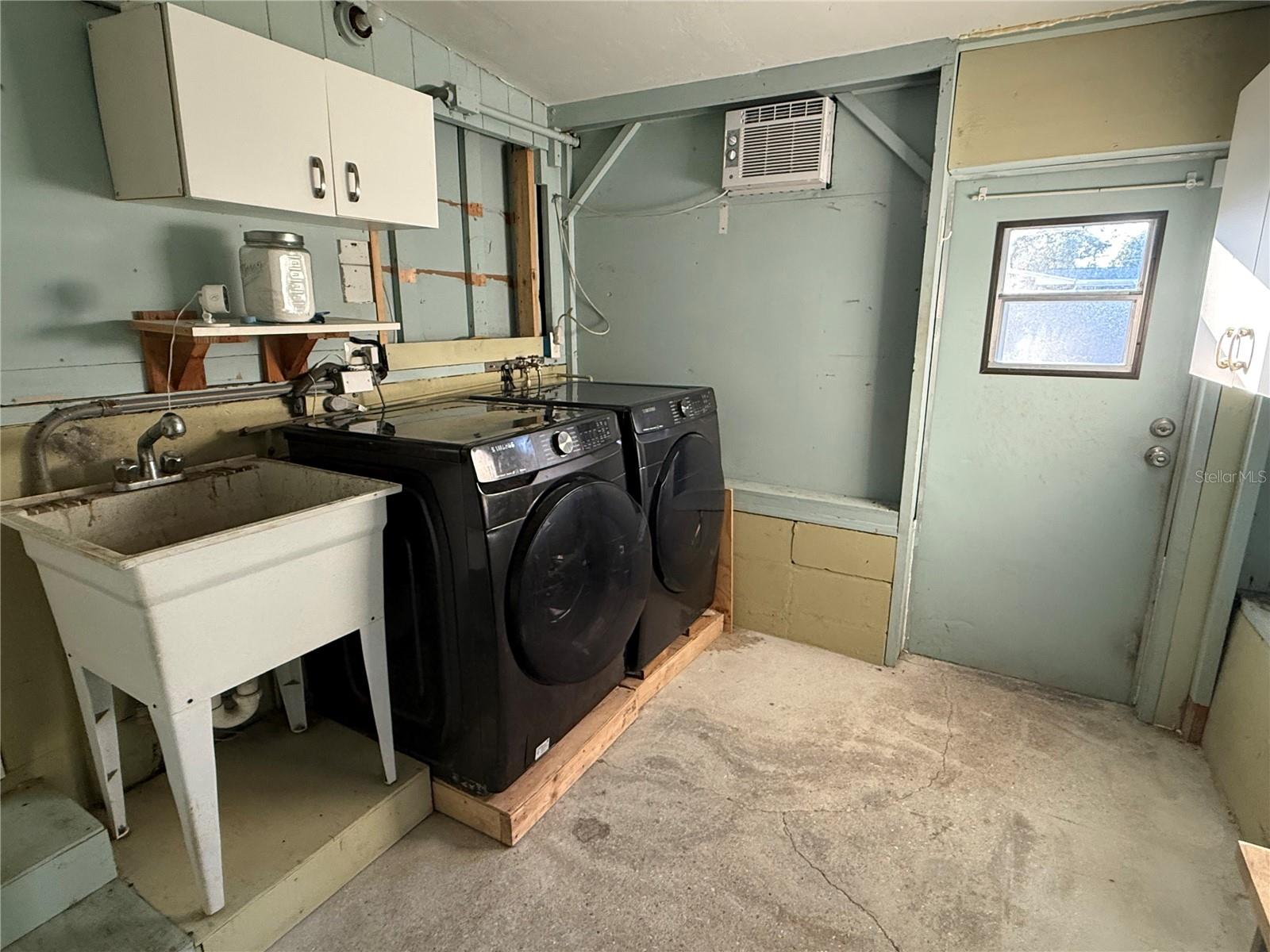 Image 16 of 19 For 1812 9th Street W