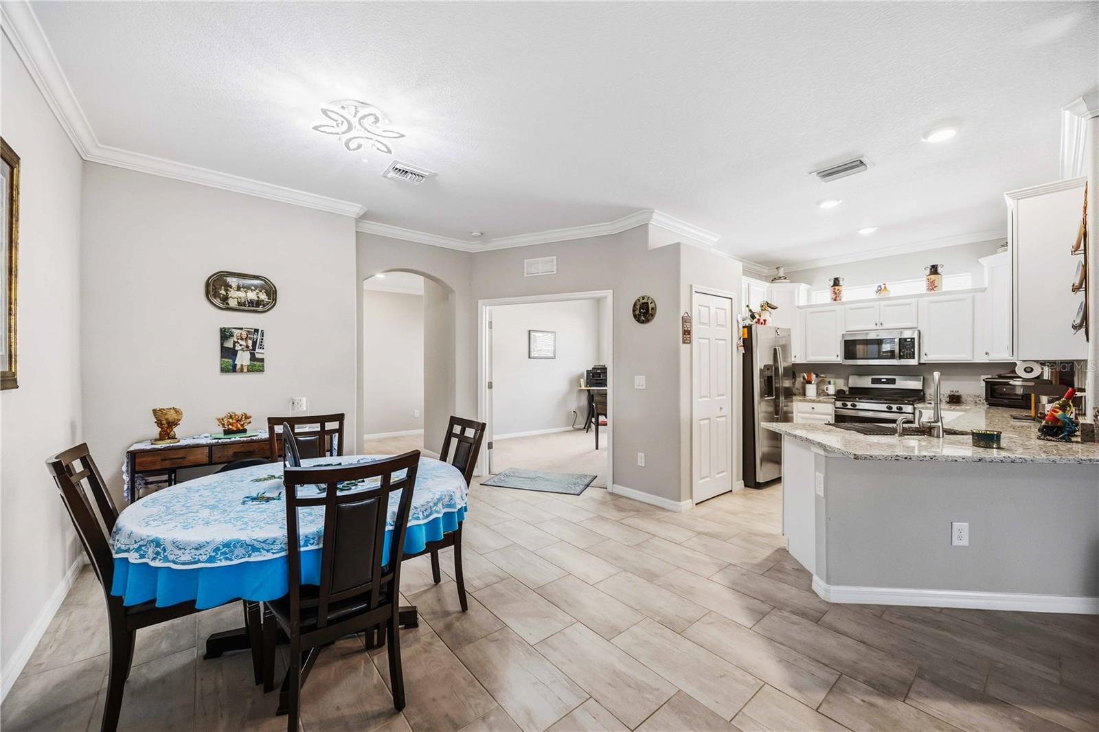 Image 15 of 68 For 17709 Woodland Court