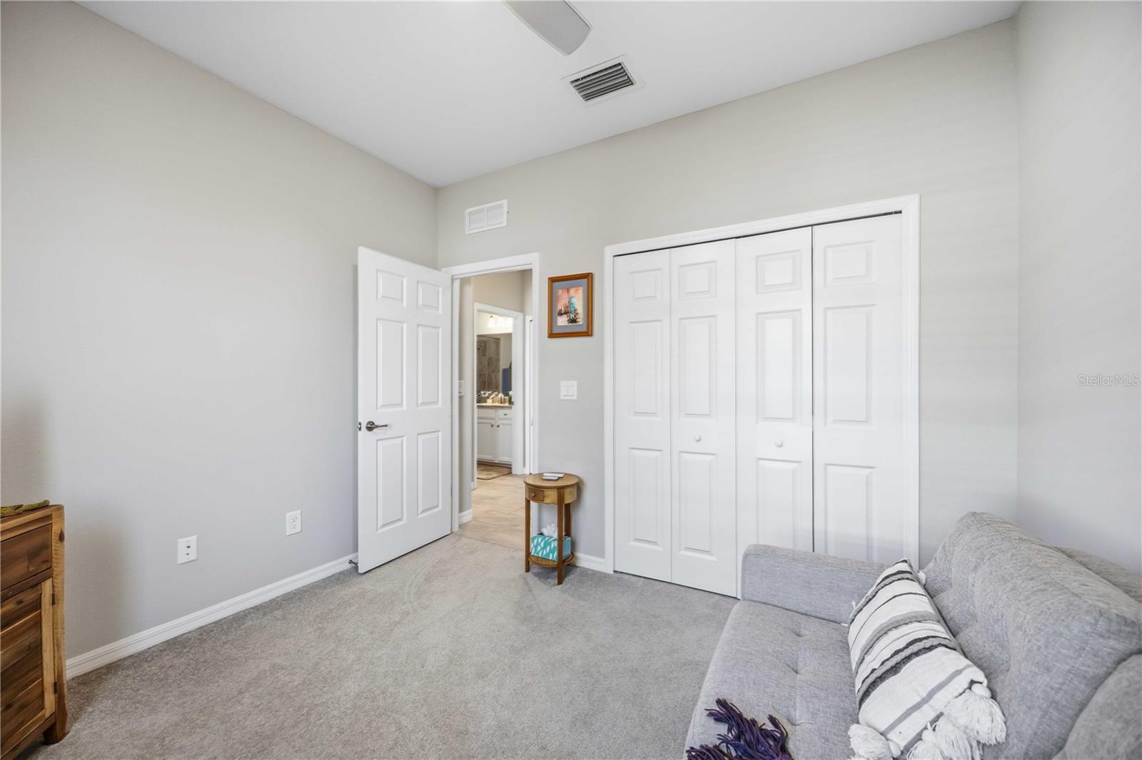 Image 26 of 68 For 17709 Woodland Court