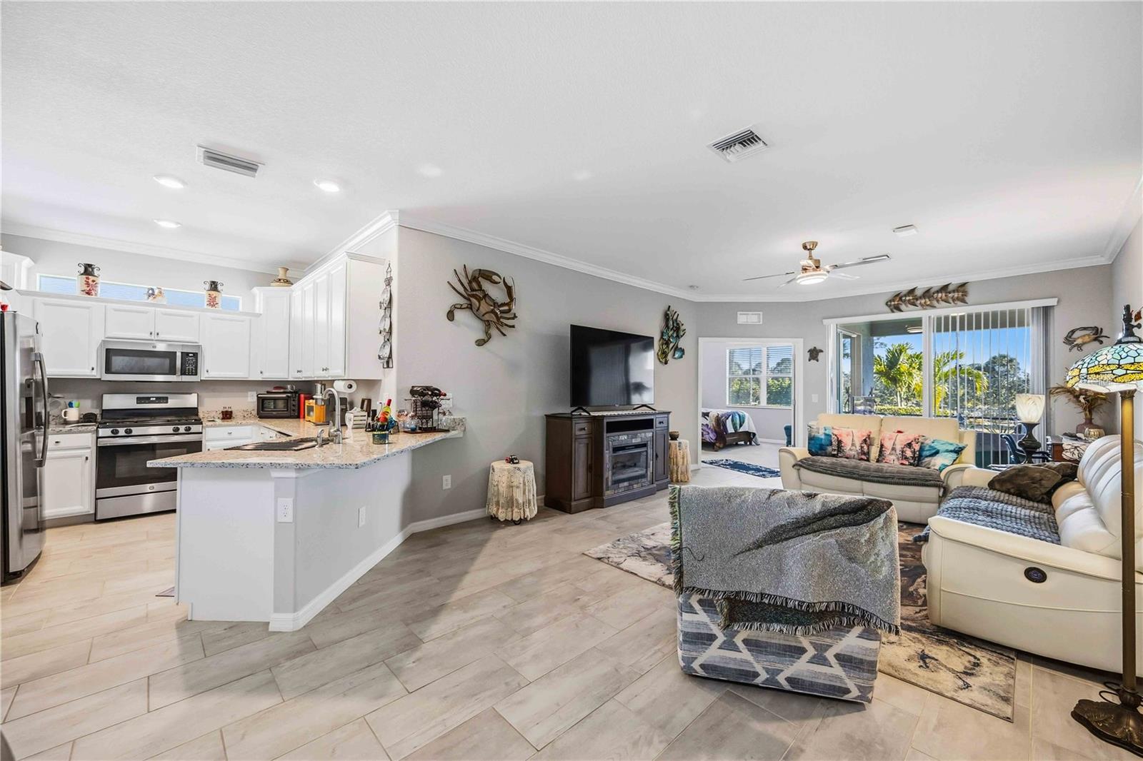 Image 8 of 68 For 17709 Woodland Court