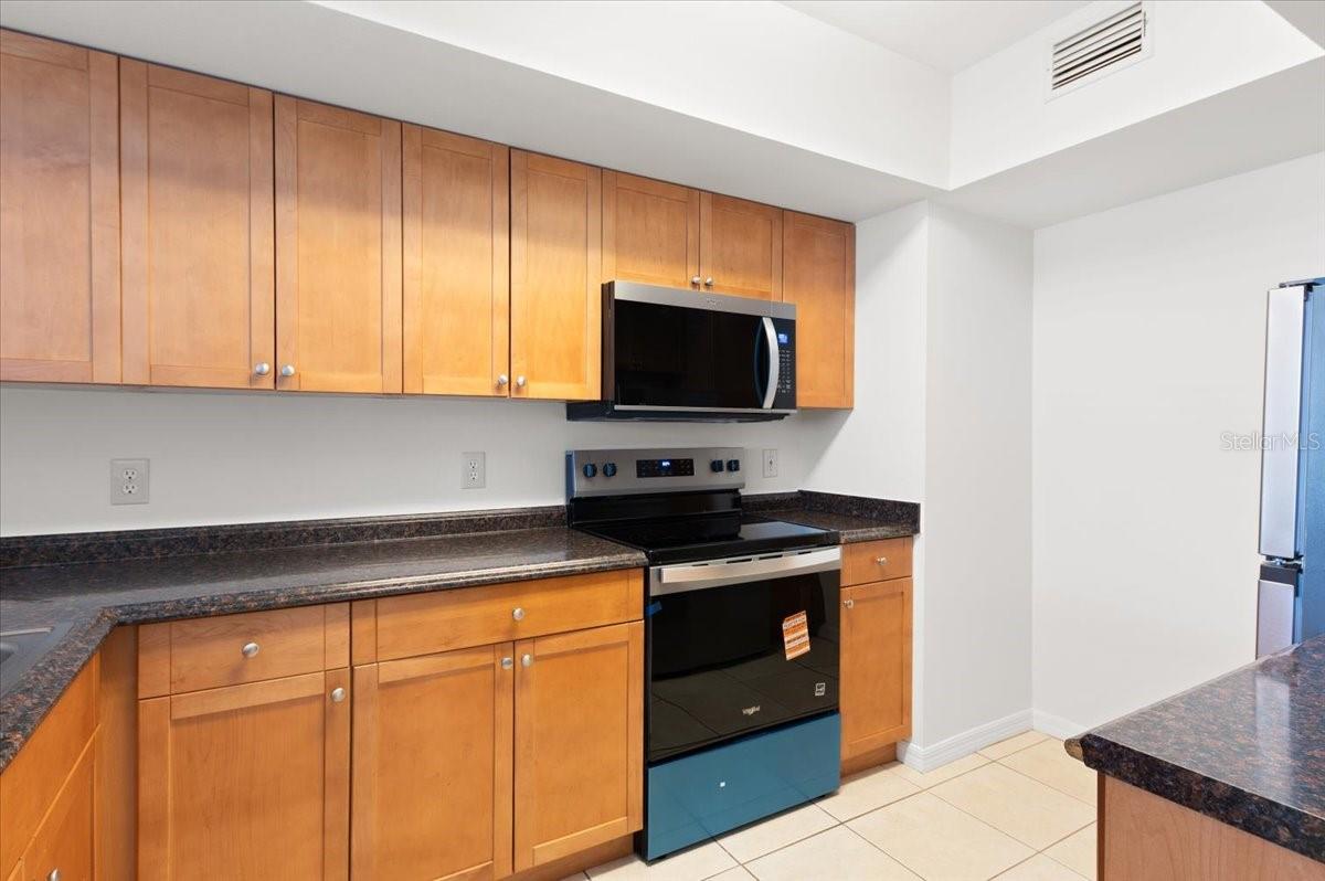 Image 13 of 49 For 1050 Villagio Circle 102