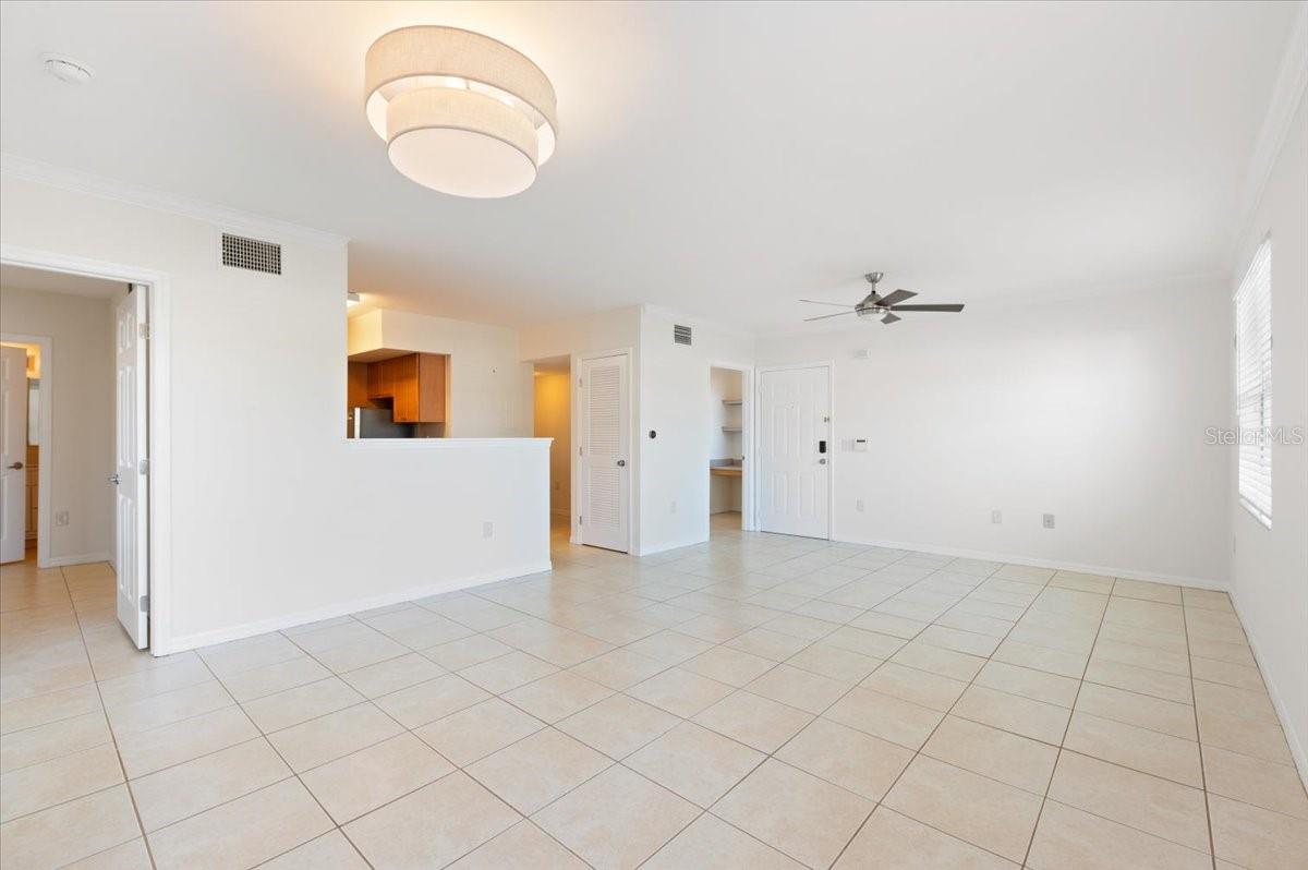 Image 7 of 49 For 1050 Villagio Circle 102