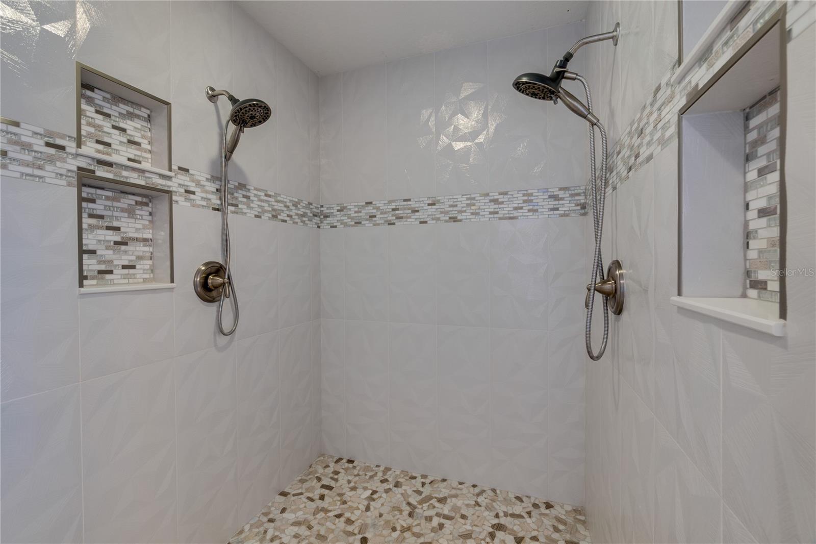 Image 18 of 60 For 803 Gladiolus Street